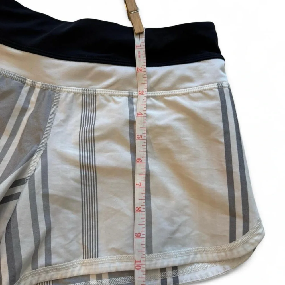 Lululemon Groovy Run Short - Stripe Nimbus Vertical / Black - est Size 4